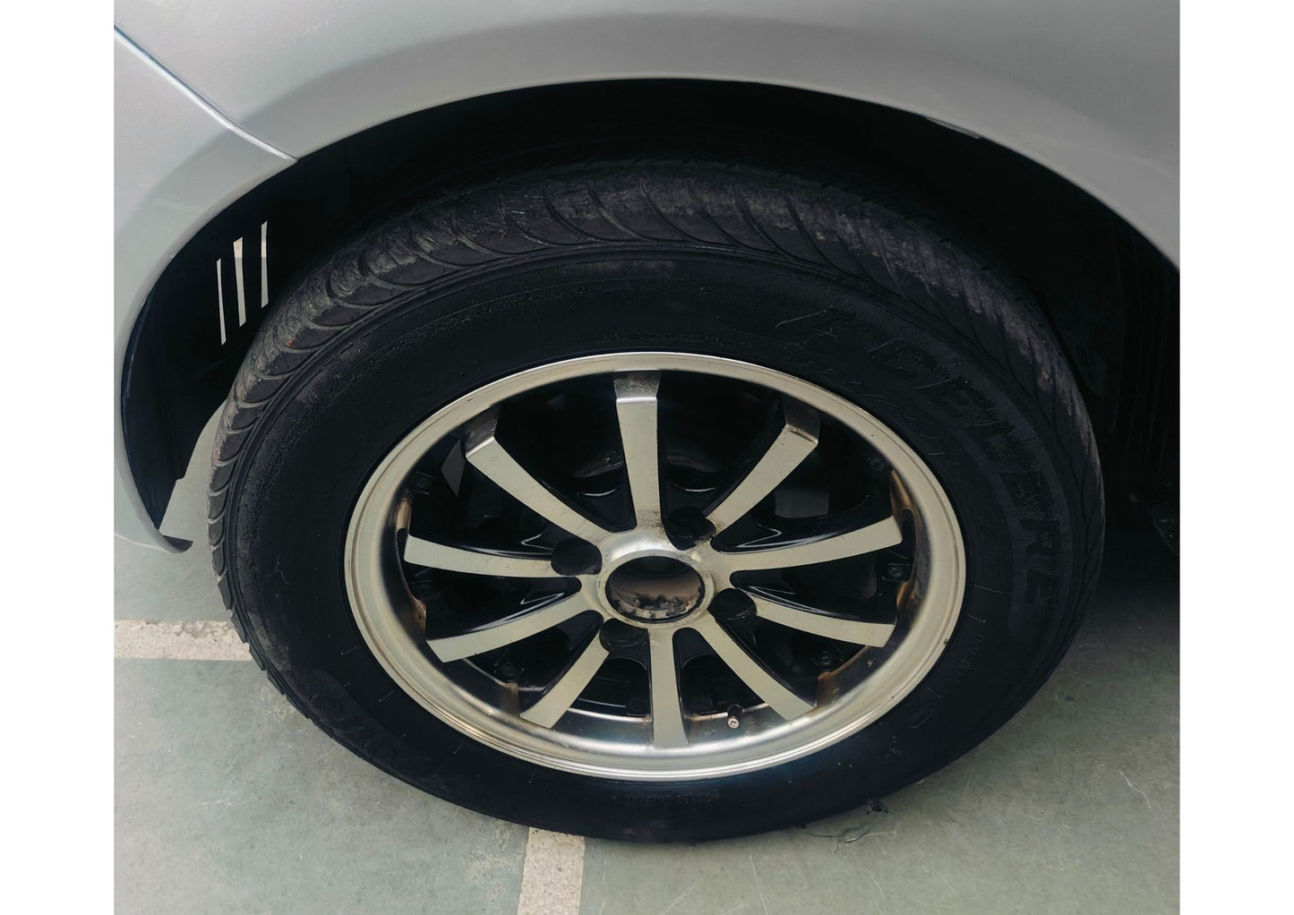 23,000 KMS FORD FIGO ZXI PETROL (2011)