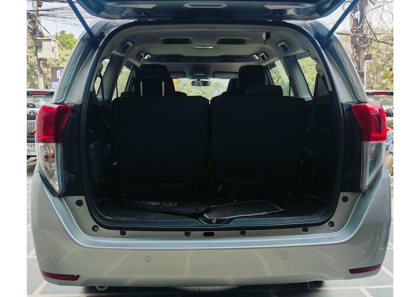 TOYOTA INNOVA CRYSTA 2.4 V DIESEL (2016)