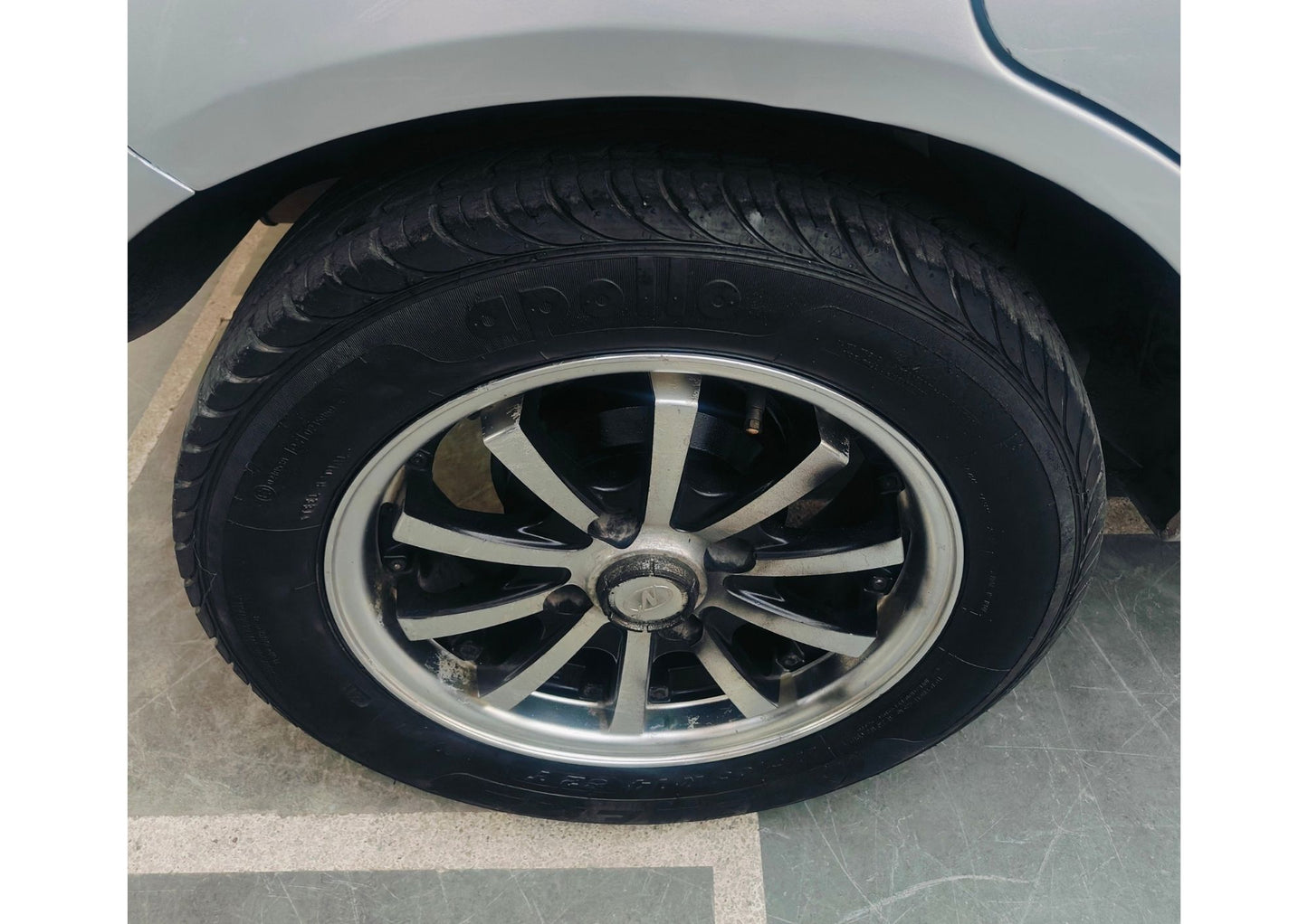 23,000 KMS FORD FIGO ZXI PETROL (2011)