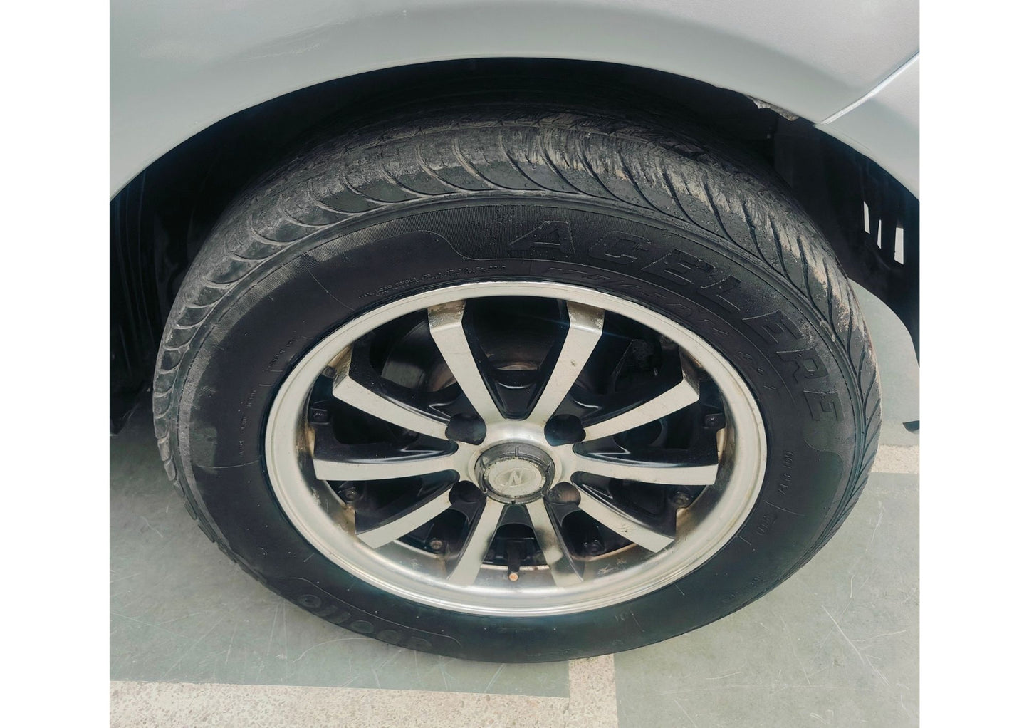 23,000 KMS FORD FIGO ZXI PETROL (2011)