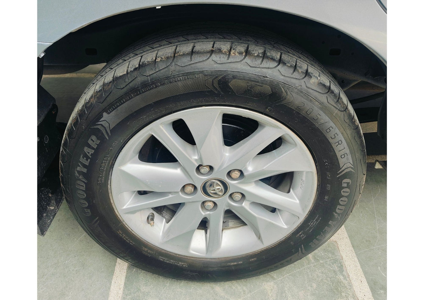 TOYOTA INNOVA CRYSTA 2.4 V DIESEL (2016)