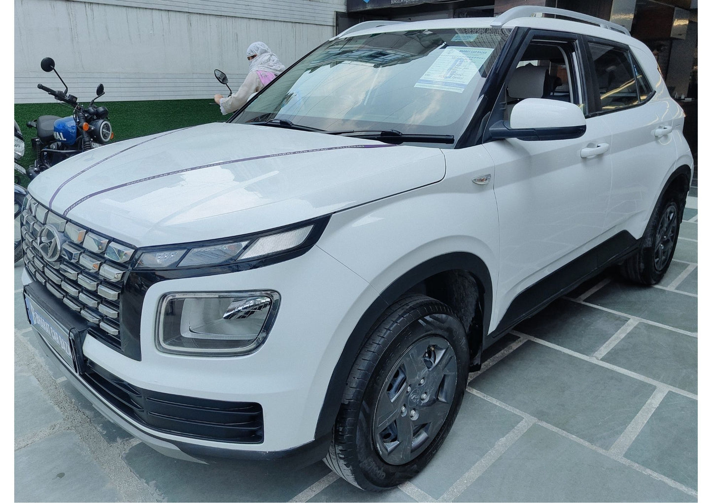 36,000 KMS HYUNDAI VENUE 1.2 KAPPA S MT PETROL (2023)
