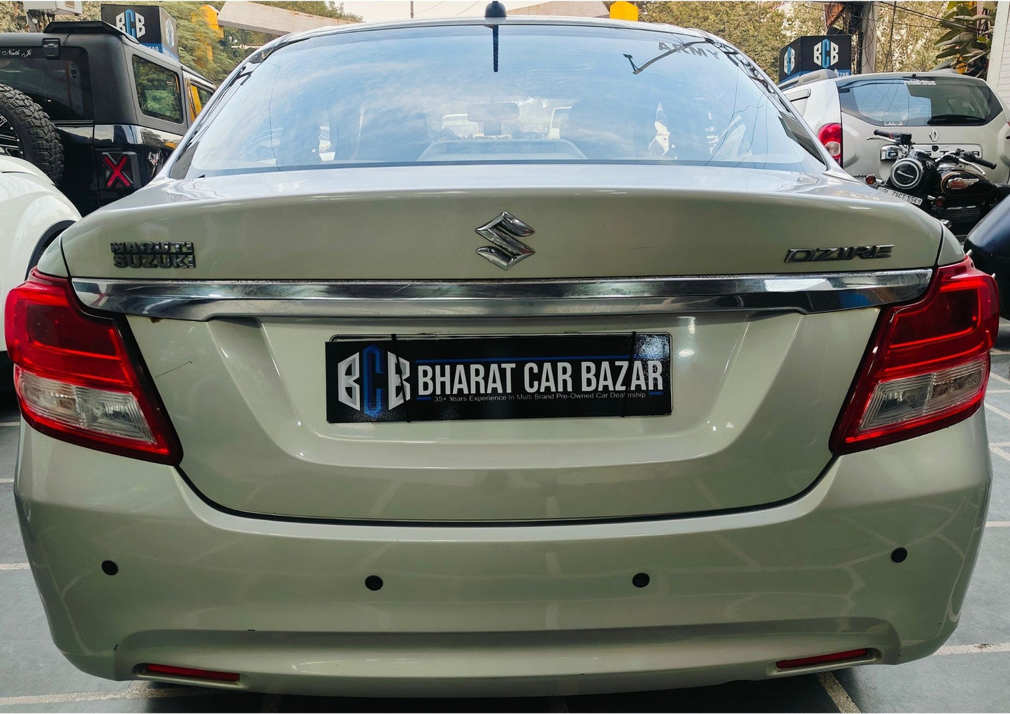 32,000 KMS MARUTI DZIRE LXI PETROL (2018)