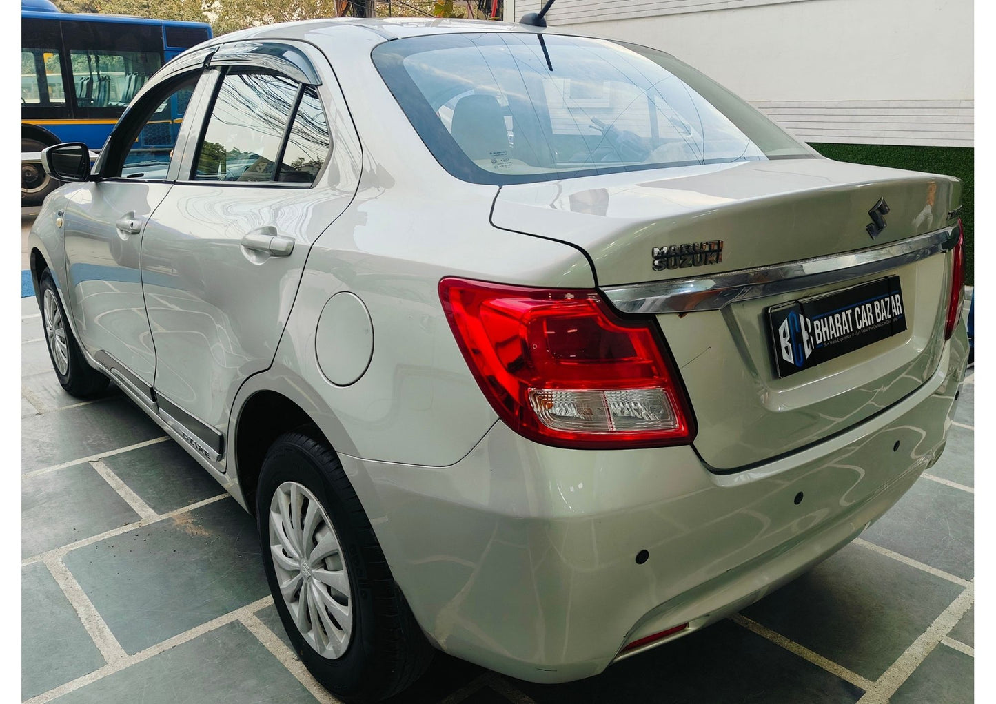 32,000 KMS MARUTI DZIRE LXI PETROL (2018)