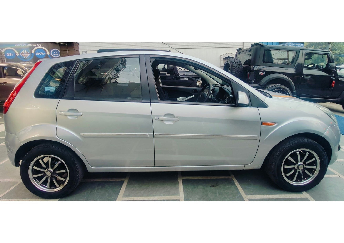 23,000 KMS FORD FIGO ZXI PETROL (2011)