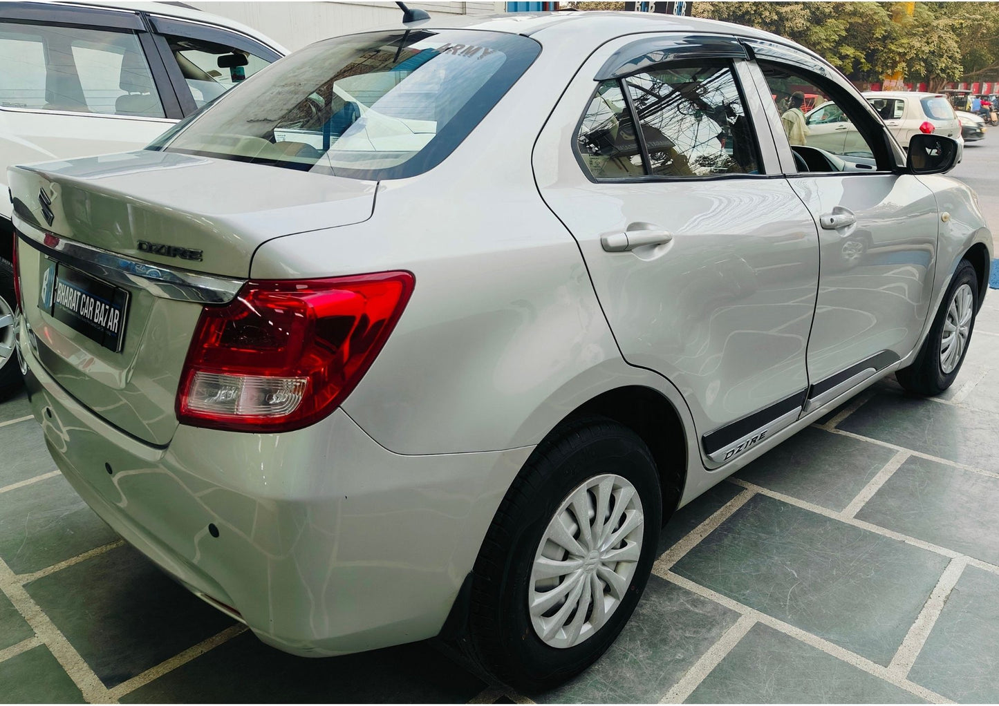 32,000 KMS MARUTI DZIRE LXI PETROL (2018)