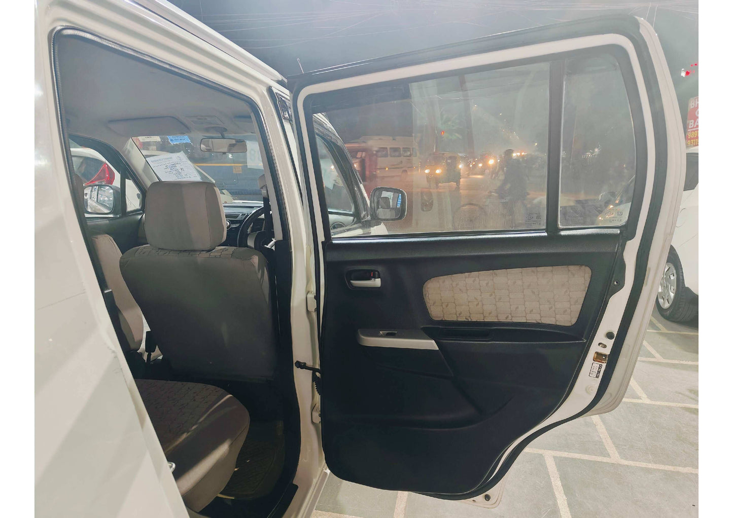 39,000 KMS MARUTI WAGONR VXI PETROL (2015)