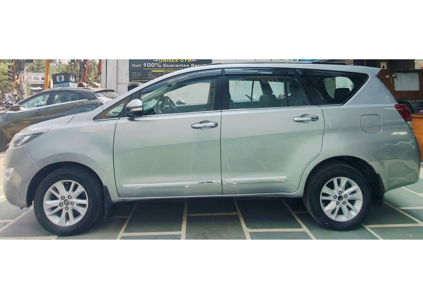 TOYOTA INNOVA CRYSTA 2.4 V DIESEL (2016)