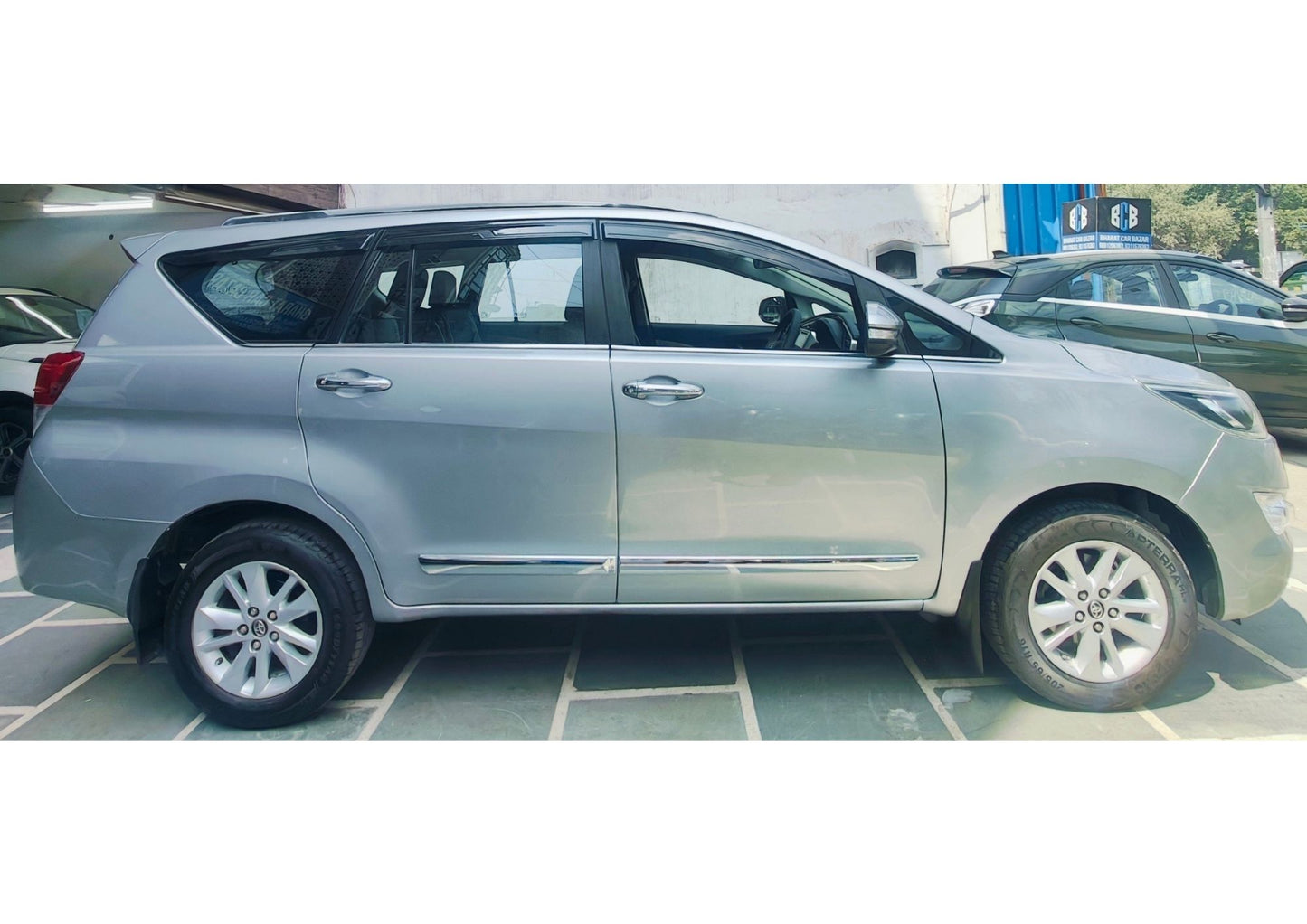 TOYOTA INNOVA CRYSTA 2.4 V DIESEL (2016)