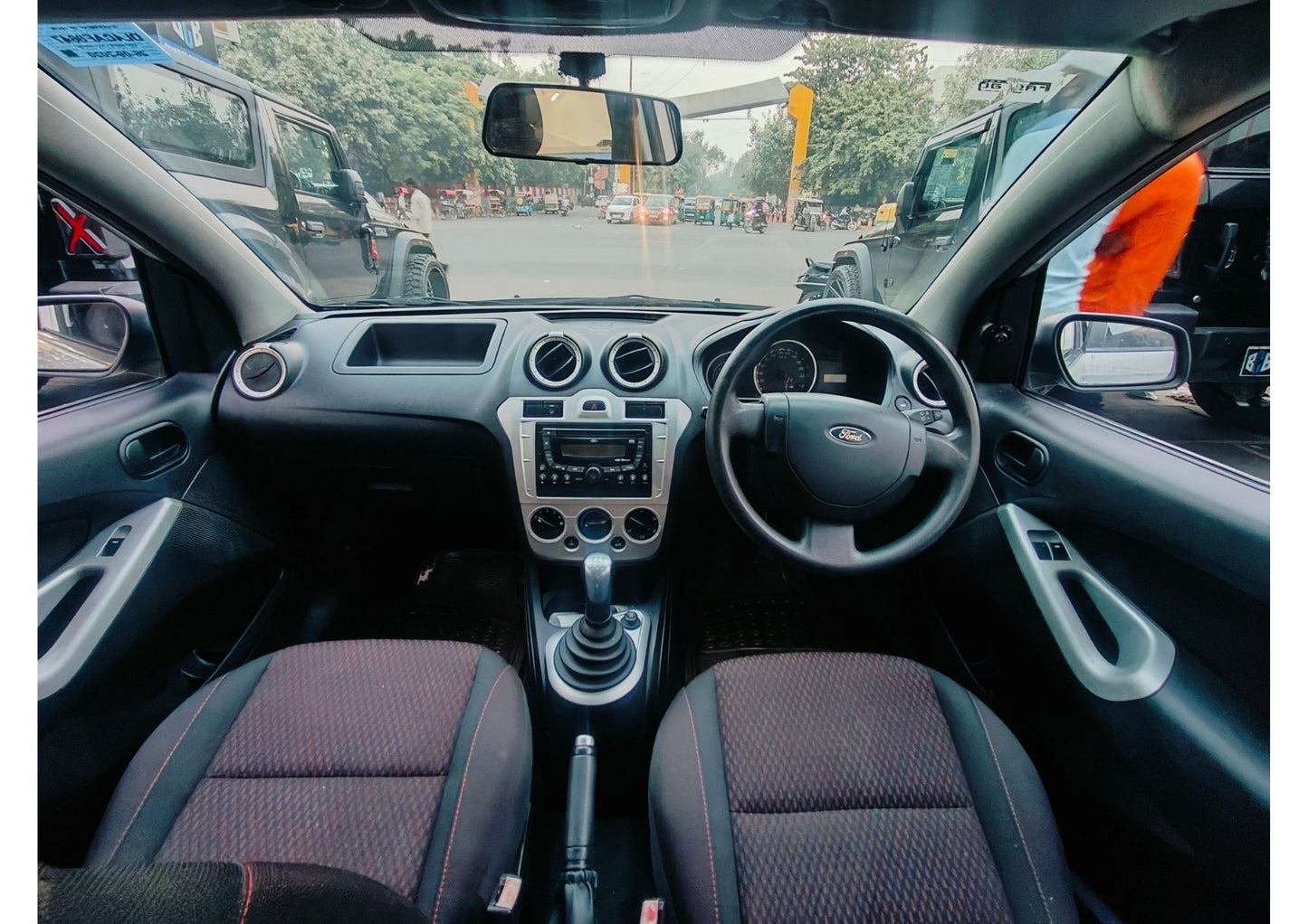 23,000 KMS FORD FIGO ZXI PETROL (2011)