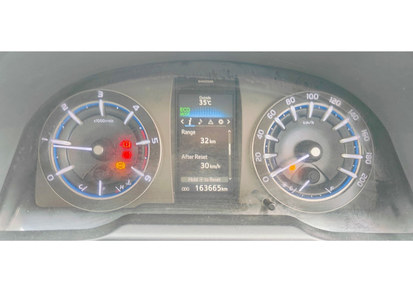 TOYOTA INNOVA CRYSTA 2.4 V DIESEL (2016)