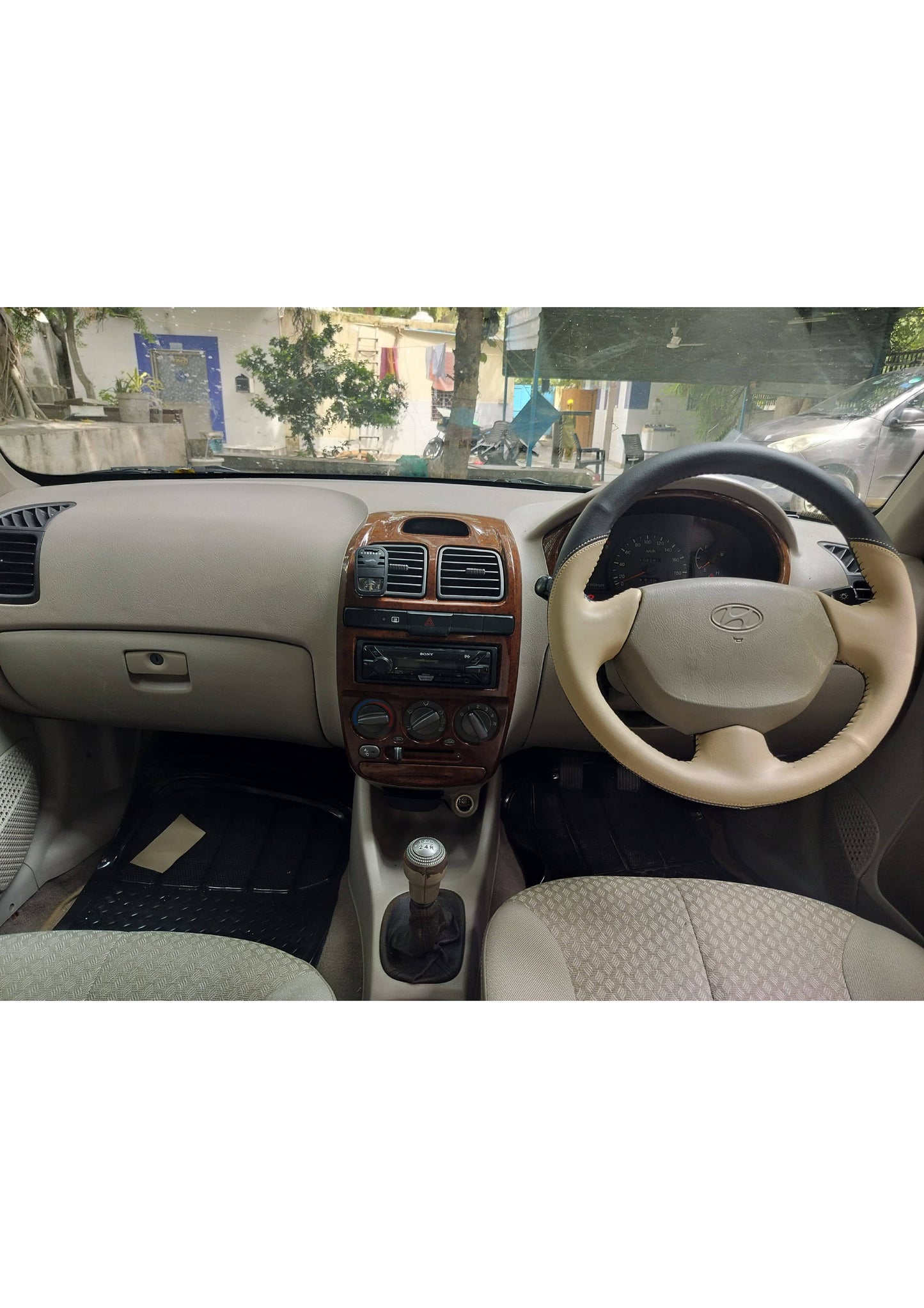 HYUNDAI ACCENT EXECUTIVE 1.2 PETROL (2012)