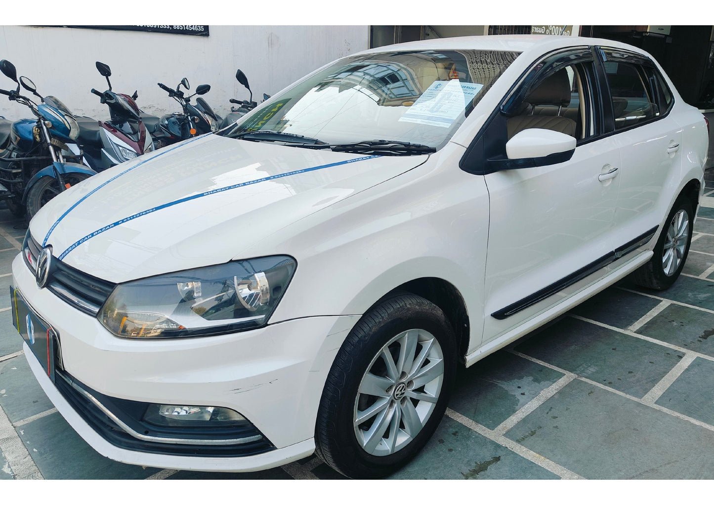 28,000 KMS VOLKSWAGEN AMEO HIGHLINE 1.2 PETROL (2016)