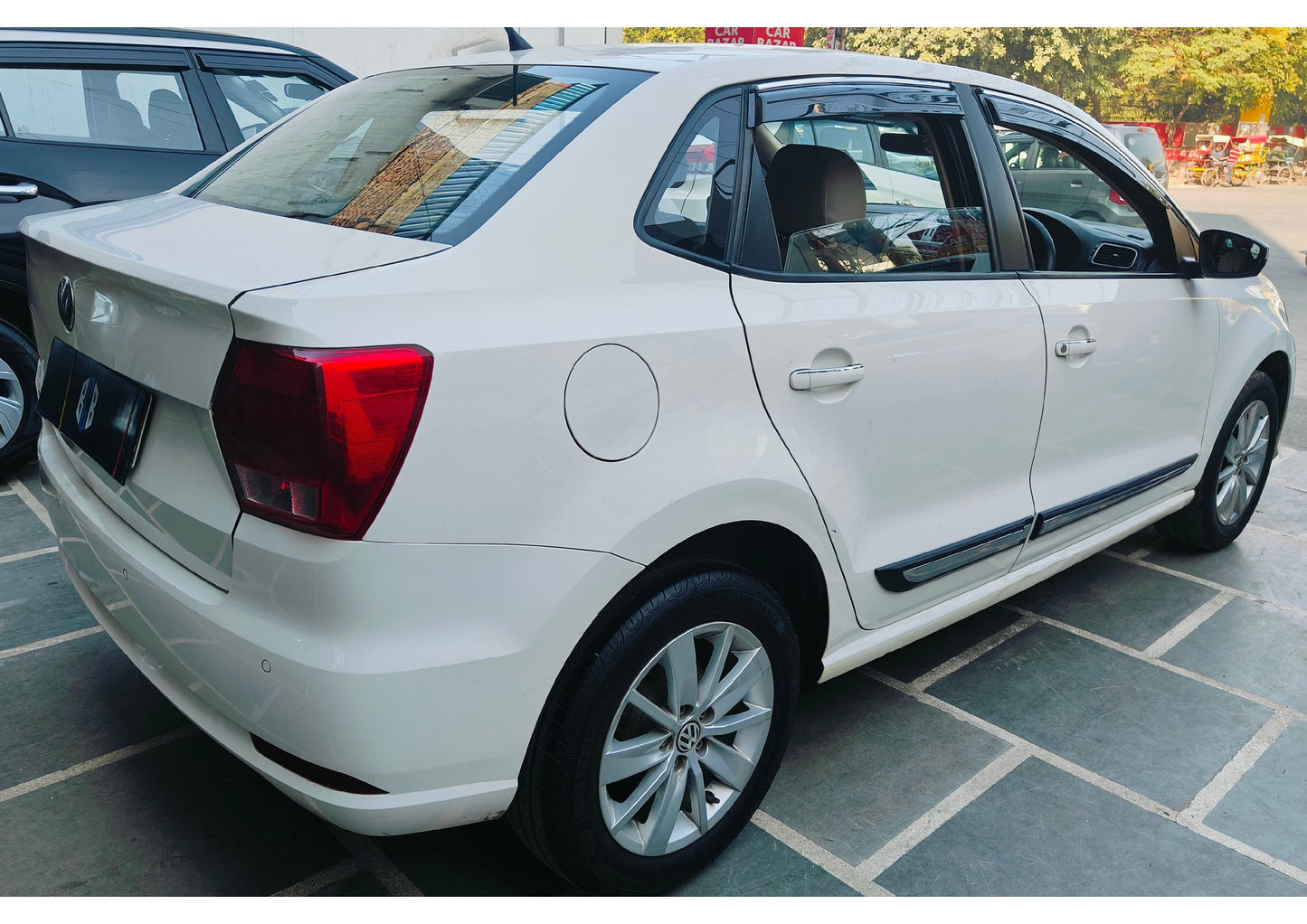 28,000 KMS VOLKSWAGEN AMEO HIGHLINE 1.2 PETROL (2016)