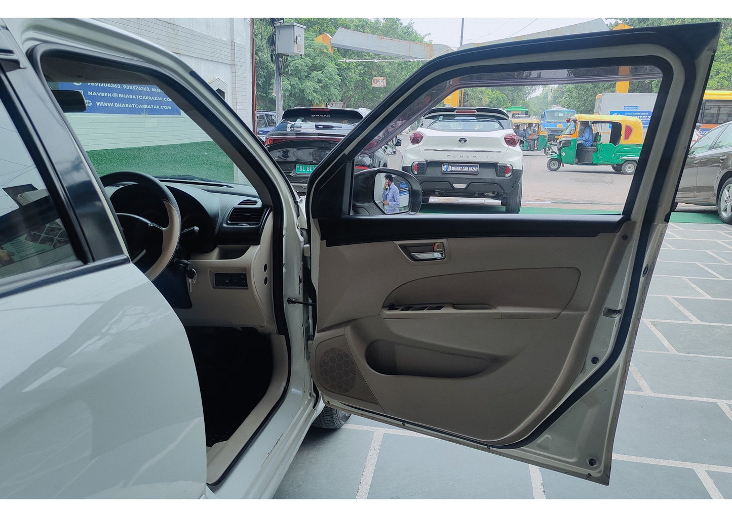 MARUTI SWIFT DZIRE ZXI PETROL (2012)