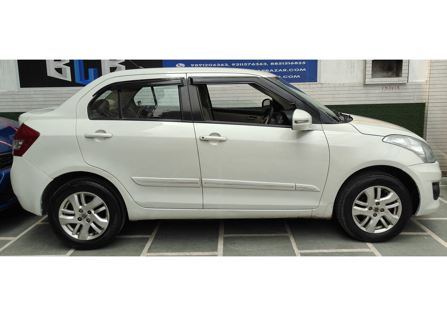 MARUTI SWIFT DZIRE ZXI PETROL (2012)