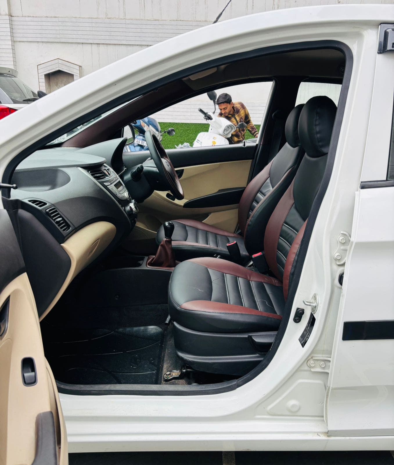 17,000 KMS HYUNDAI EON MAGNA+ PETROL (2016)