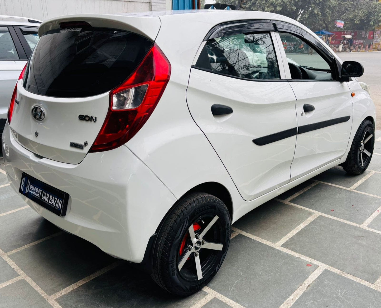 17,000 KMS HYUNDAI EON MAGNA+ PETROL (2016)