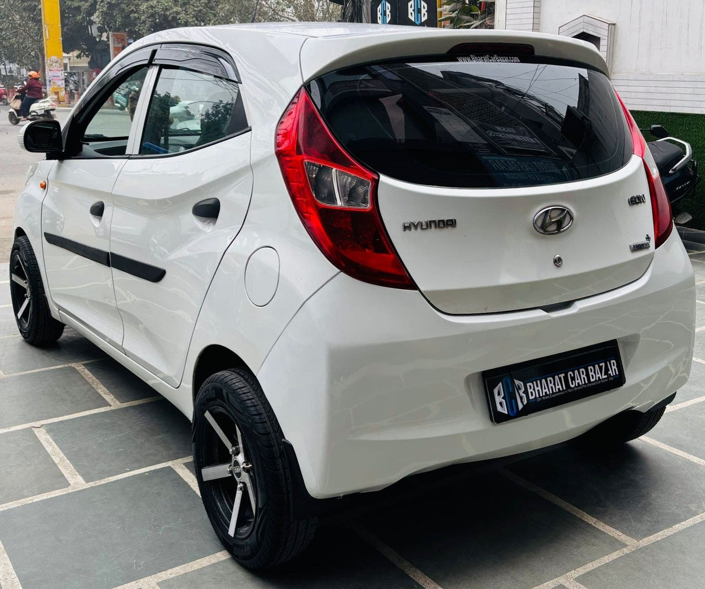17,000 KMS HYUNDAI EON MAGNA+ PETROL (2016)