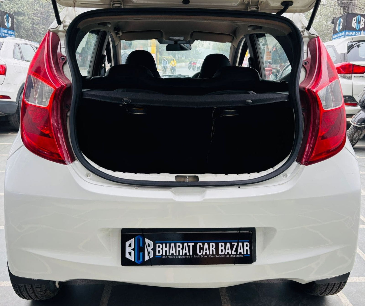 17,000 KMS HYUNDAI EON MAGNA+ PETROL (2016)