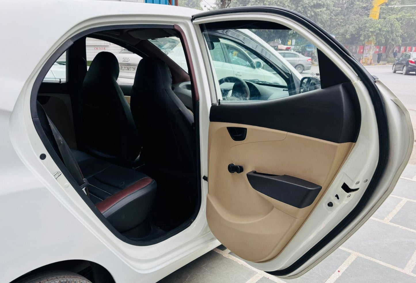 17,000 KMS HYUNDAI EON MAGNA+ PETROL (2016)