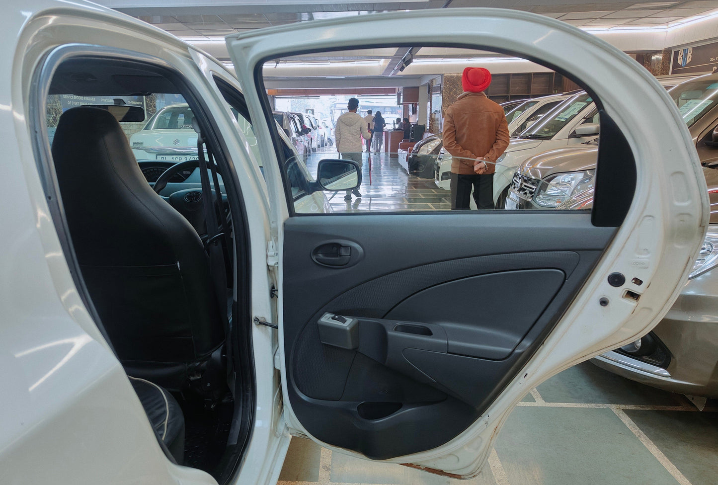 24,000 KMS TOYOTA ETIOS LIVA 1.2 J PETROL (2013)