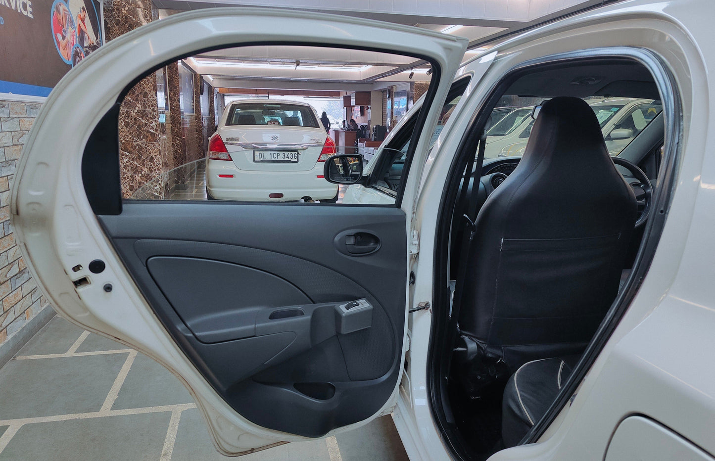 24,000 KMS TOYOTA ETIOS LIVA 1.2 J PETROL (2013)