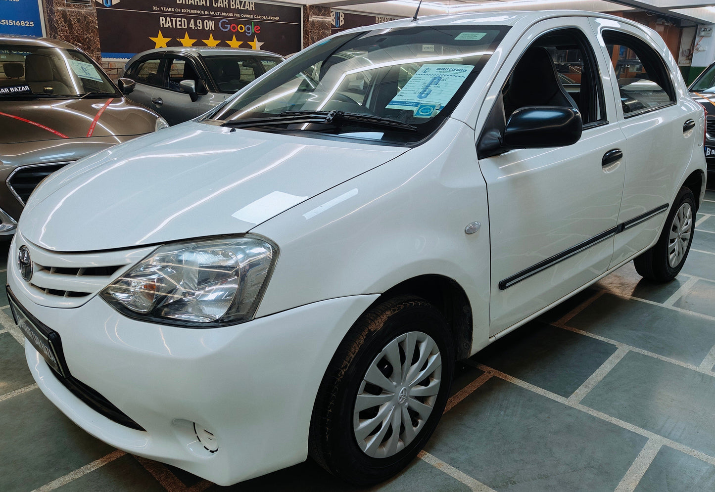 24,000 KMS TOYOTA ETIOS LIVA 1.2 J PETROL (2013)