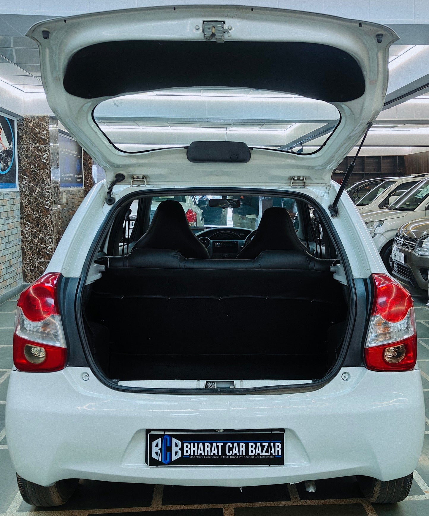 24,000 KMS TOYOTA ETIOS LIVA 1.2 J PETROL (2013)