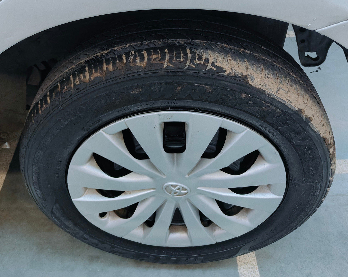 24,000 KMS TOYOTA ETIOS LIVA 1.2 J PETROL (2013)