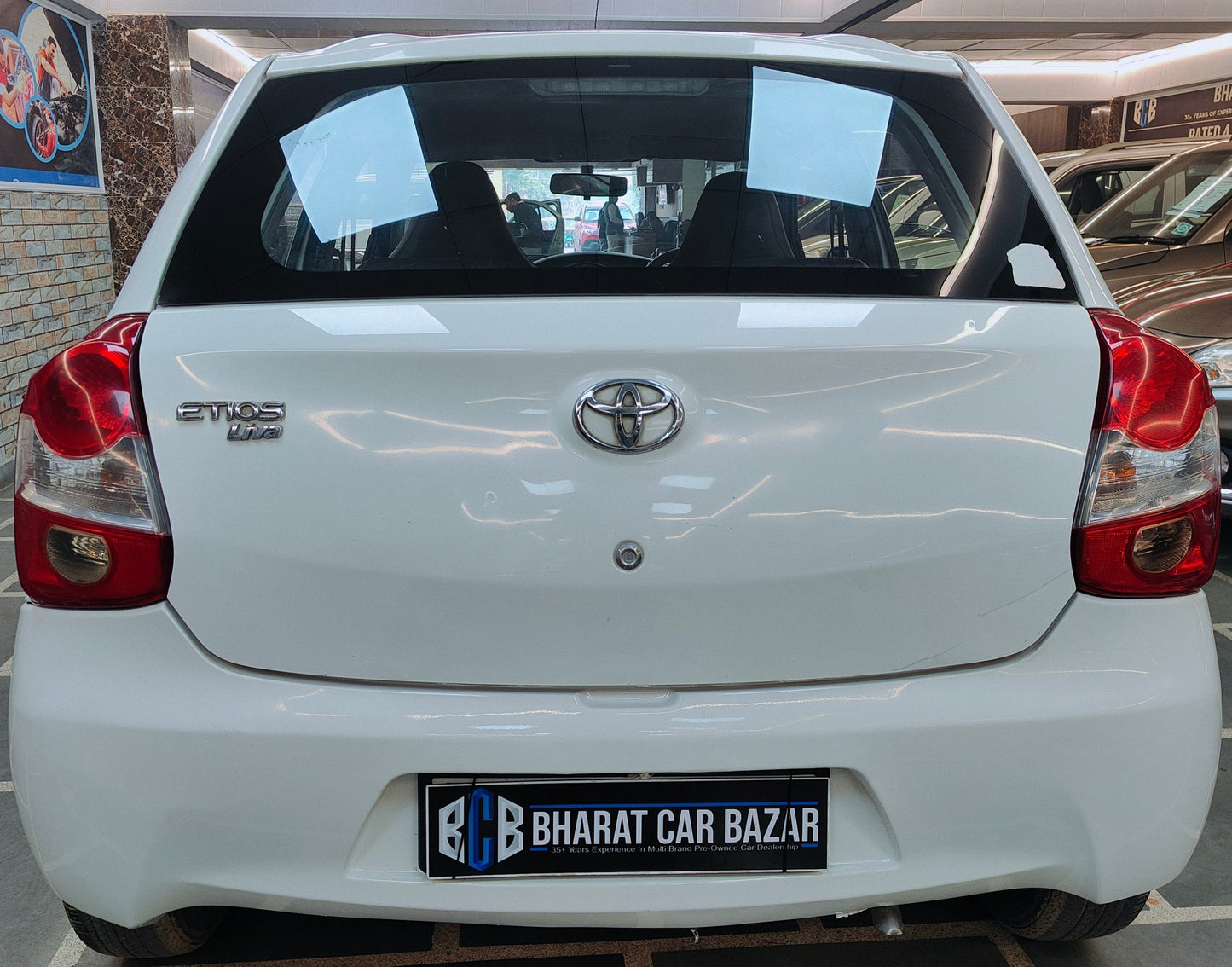 24,000 KMS TOYOTA ETIOS LIVA 1.2 J PETROL (2013)