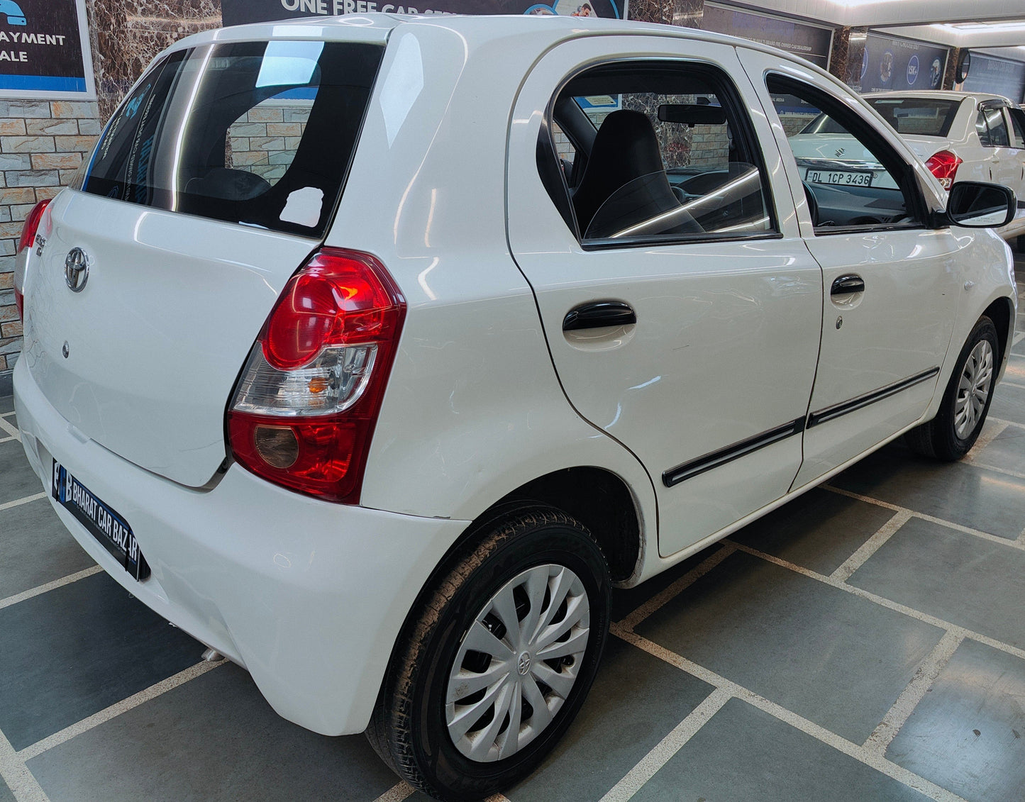 24,000 KMS TOYOTA ETIOS LIVA 1.2 J PETROL (2013)