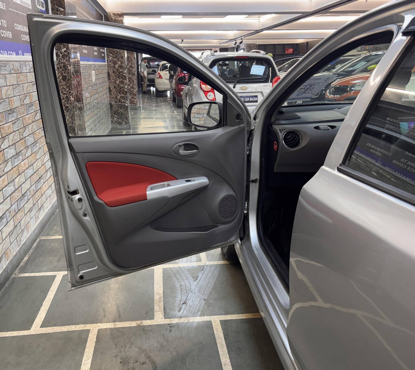 TOYOTA ETIOS VX CNG (2011)