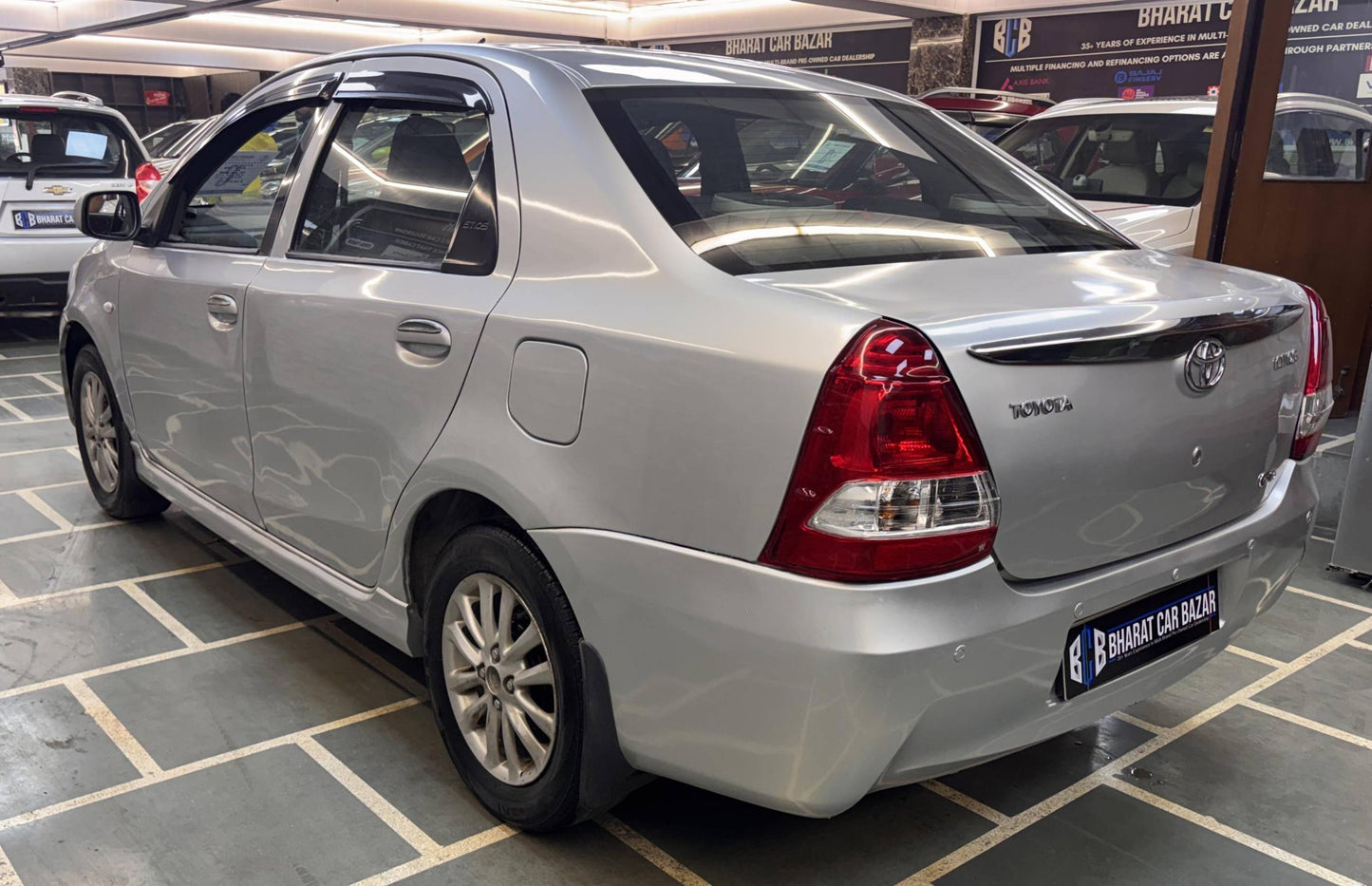 TOYOTA ETIOS VX CNG (2011)