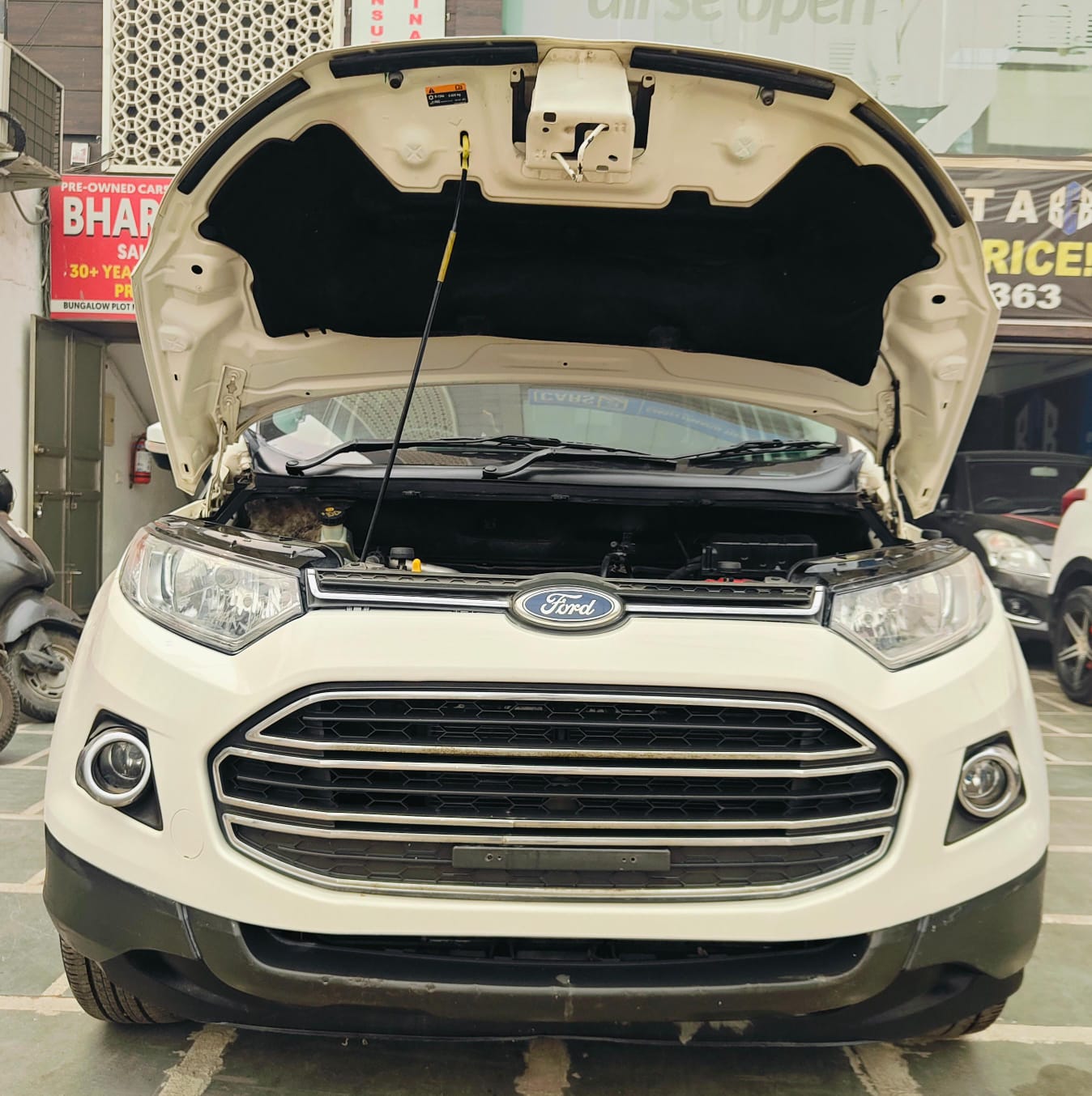 FORD ECOSPORT TITANIUM PETROL (2014) - Bharat Car Bazar
