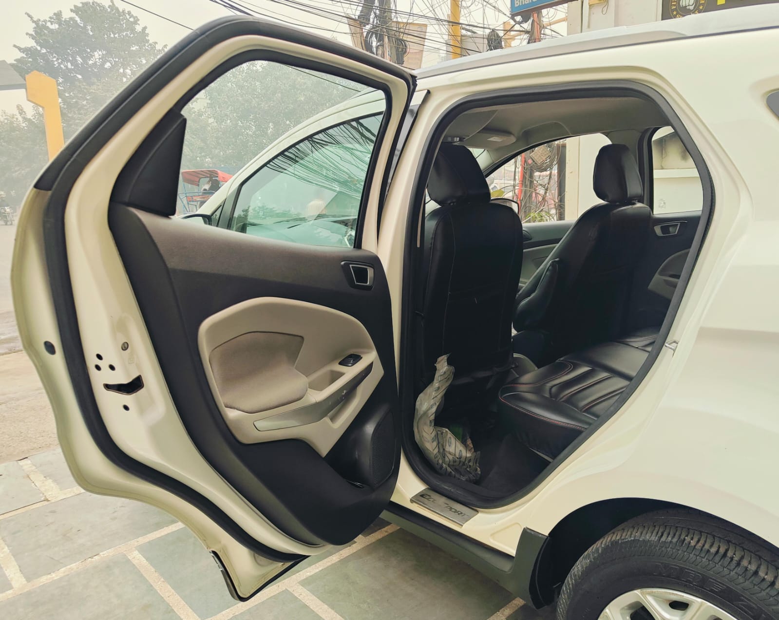 FORD ECOSPORT TITANIUM PETROL (2014) - Bharat Car Bazar