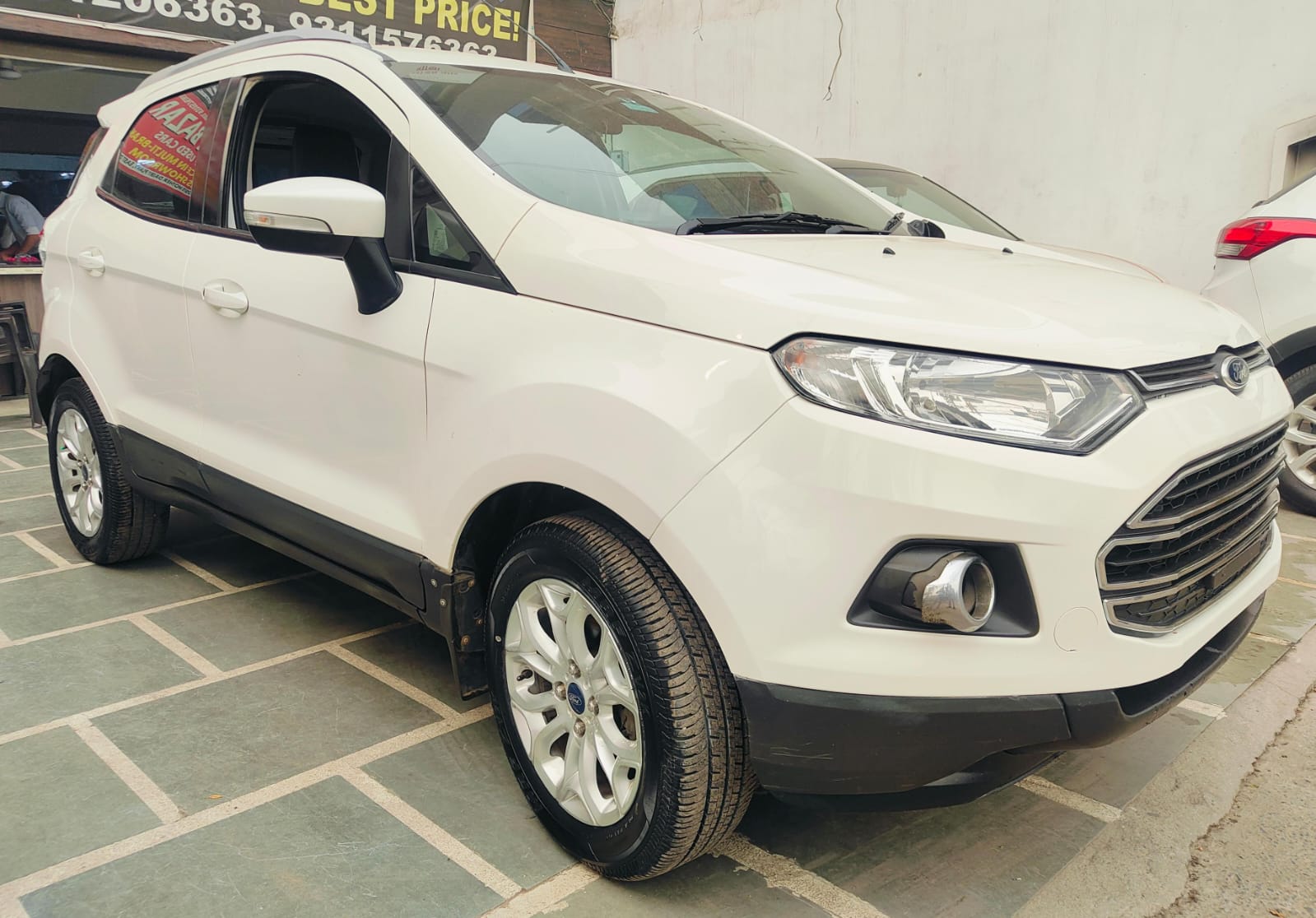 FORD ECOSPORT TITANIUM PETROL (2014) - Bharat Car Bazar