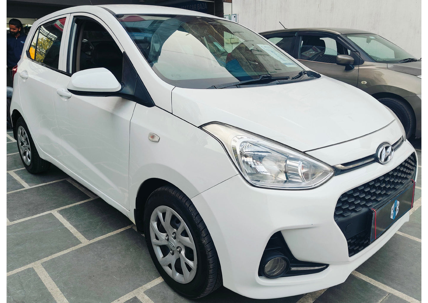 HYUNDAI GRAND I10 MAGNA AUTOMATIC PETROL (2017)