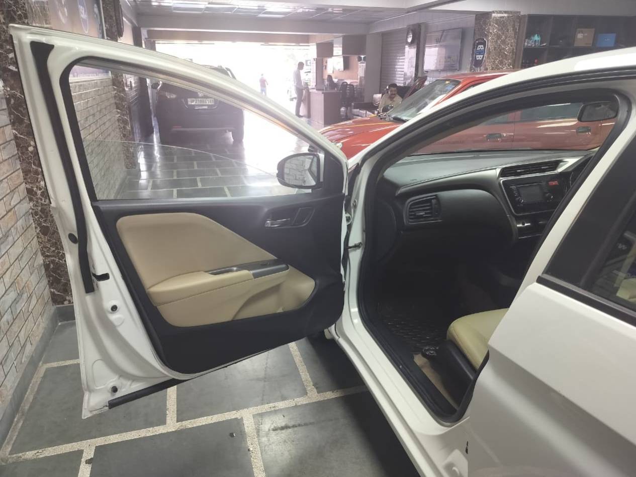 HONDA CITY V MT PETROL (2016)