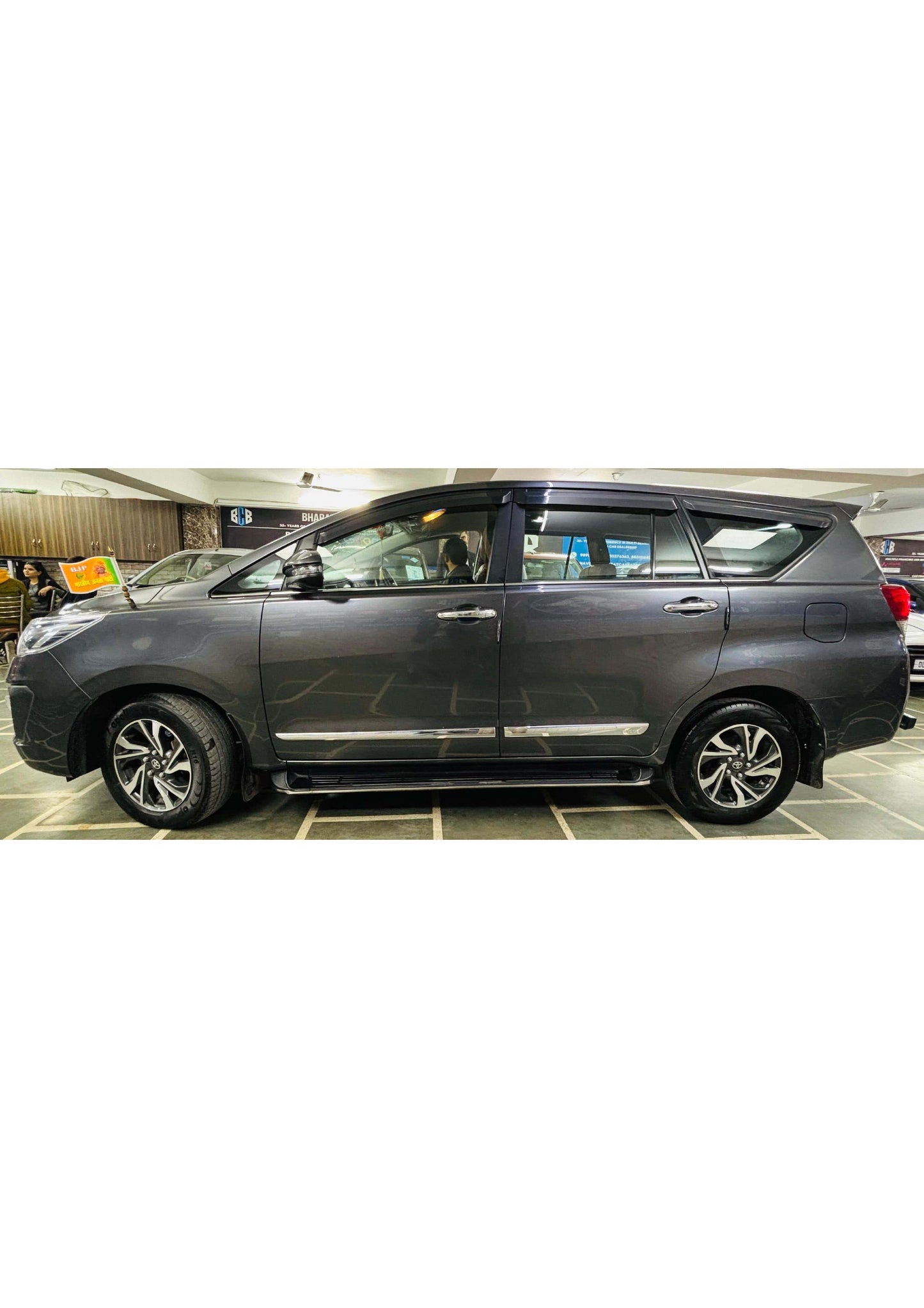 TOYOTA INNOVA CRYSTA V 2.4 MT DIESEL (2022)