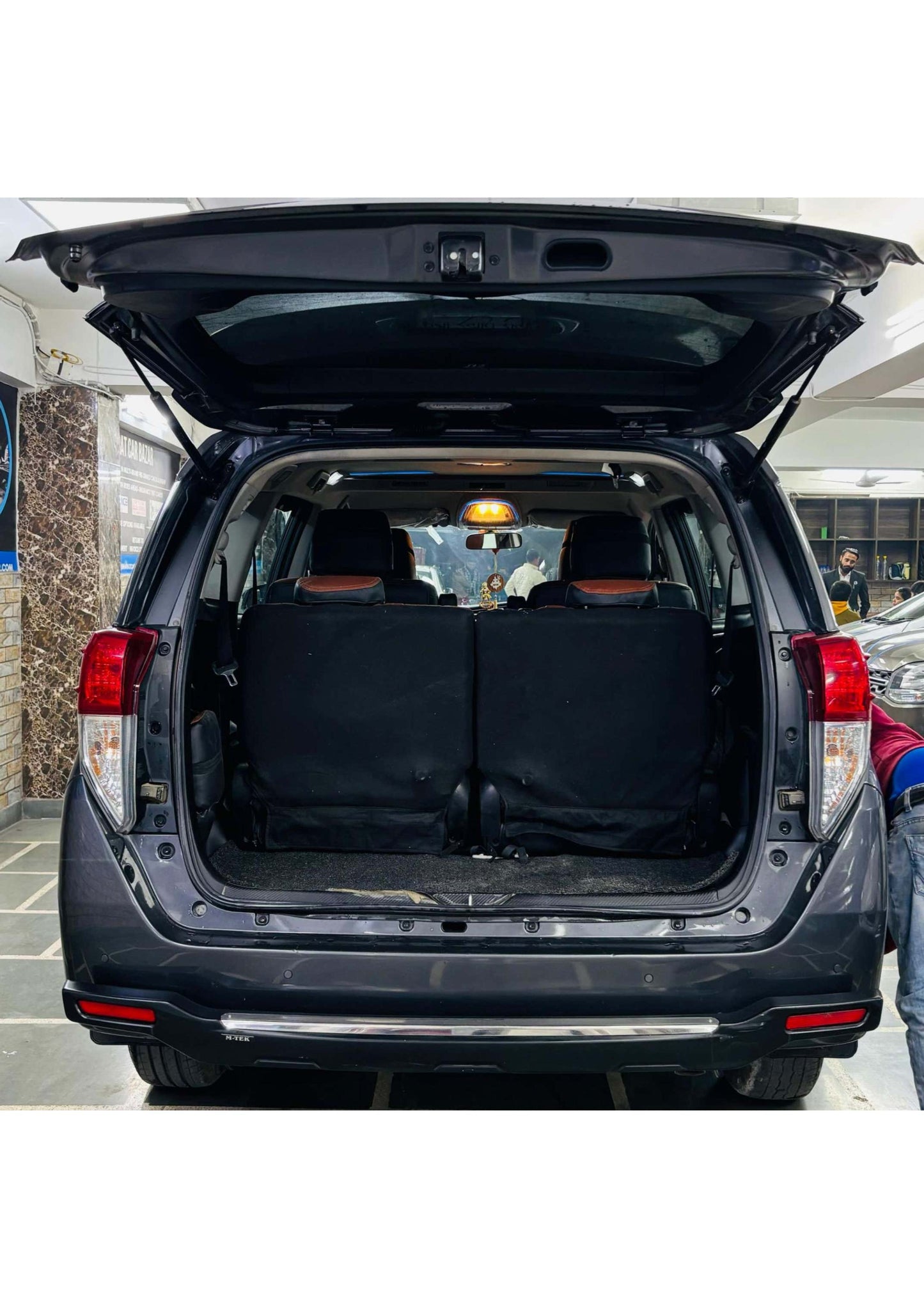 TOYOTA INNOVA CRYSTA V 2.4 MT DIESEL (2022)