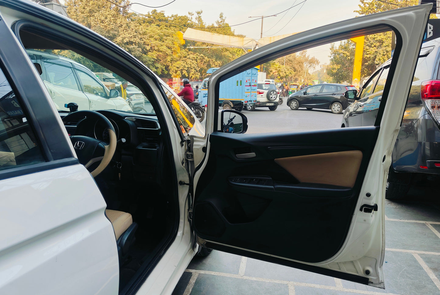 HONDA JAZZ V MT PETROL (2016)