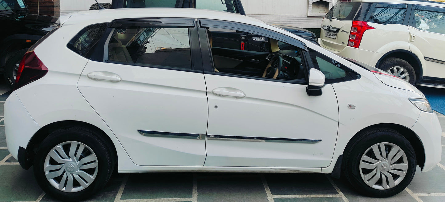 HONDA JAZZ V MT PETROL (2016)