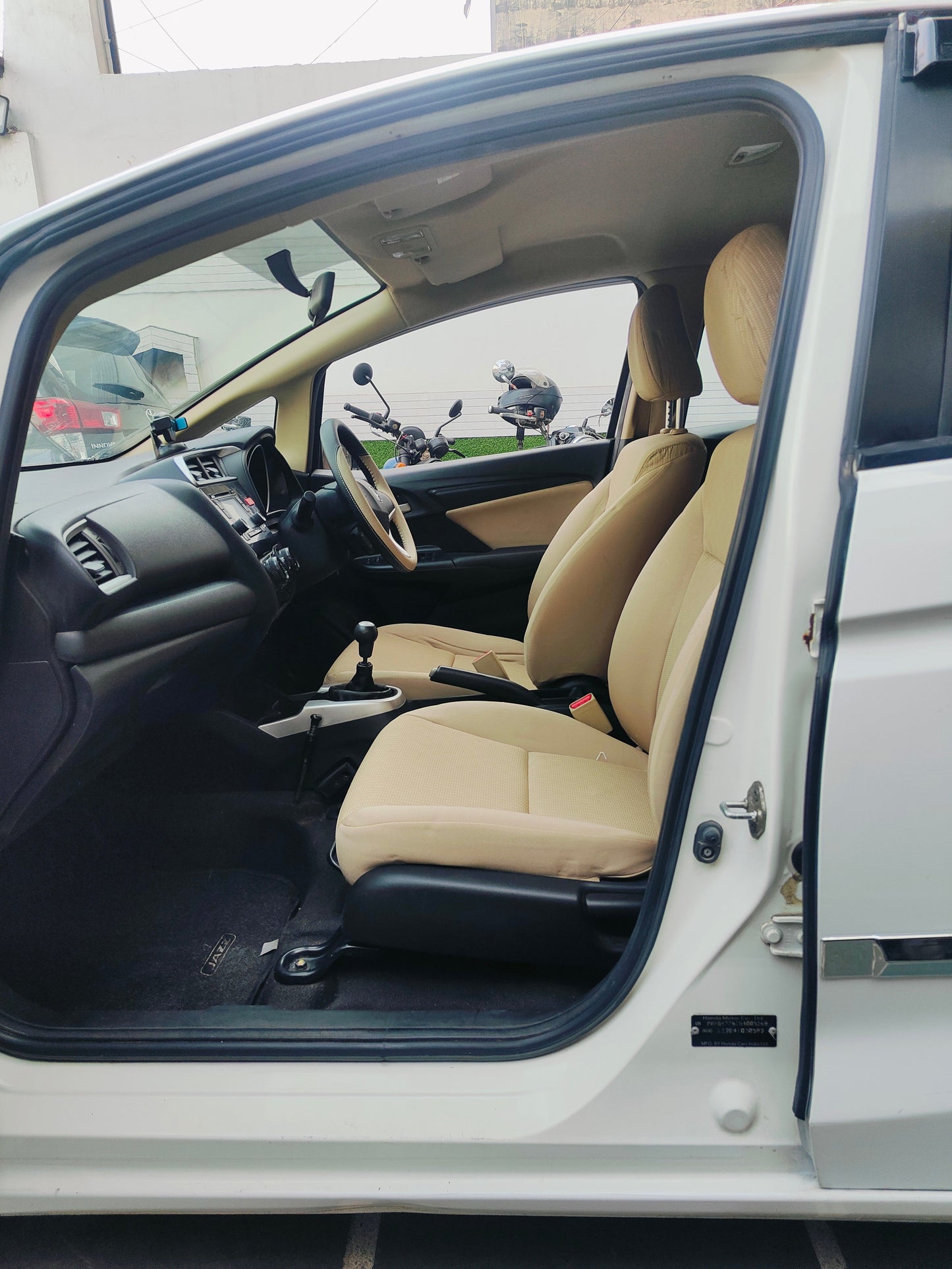 HONDA JAZZ V MT PETROL (2016)