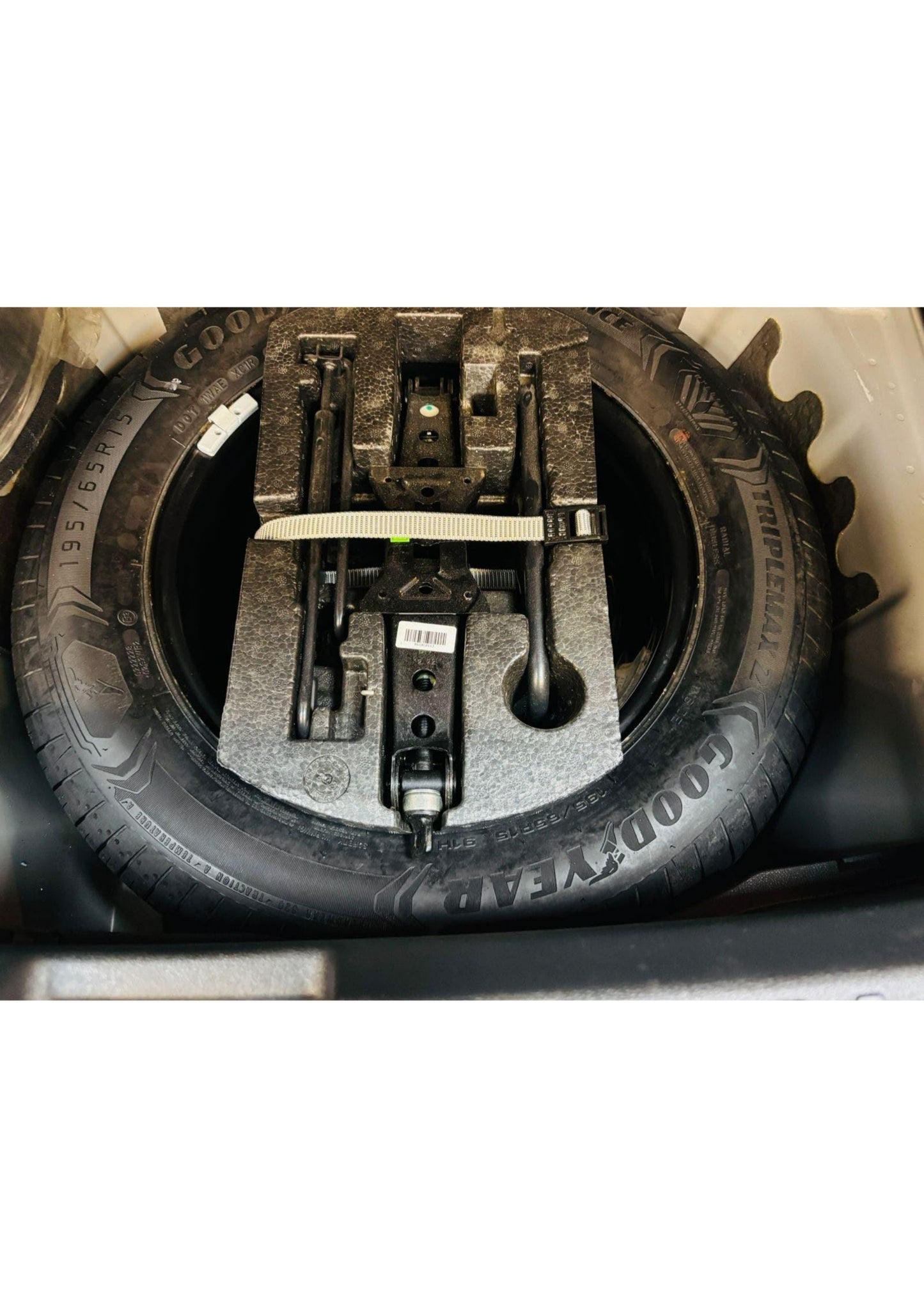 27,000 KMS SKODA KUSHAQ ACTIVE 1.O TSI MT PETROL (2022)