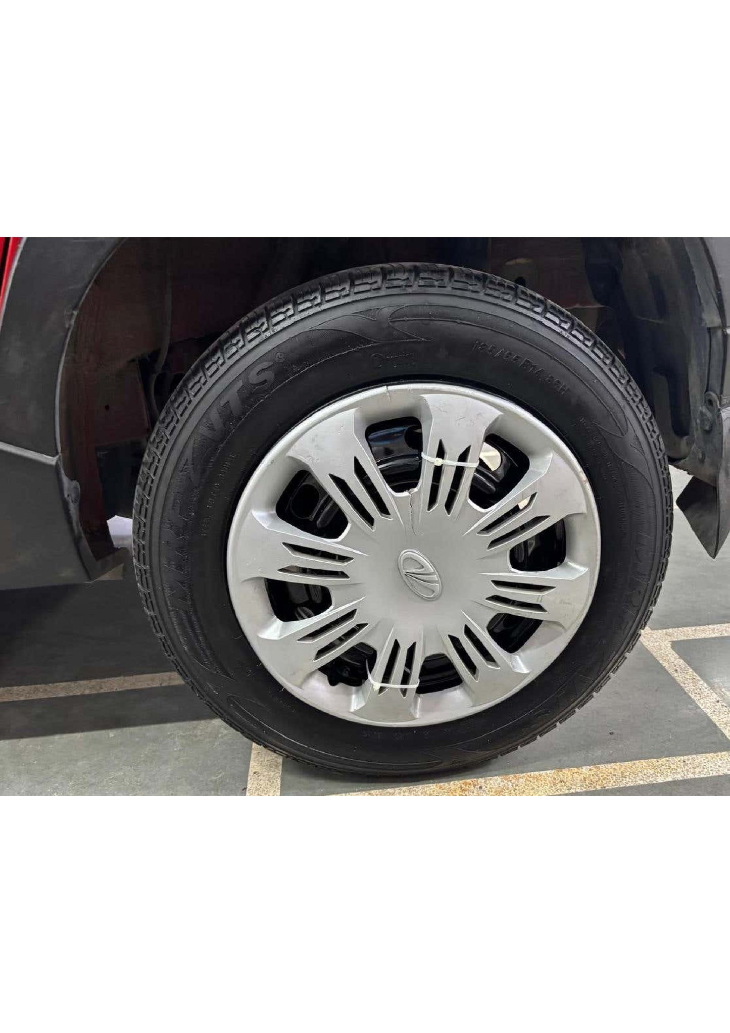 25,000 KMS MAHINDRA KUV 100 K6+ DIESEL (2016)