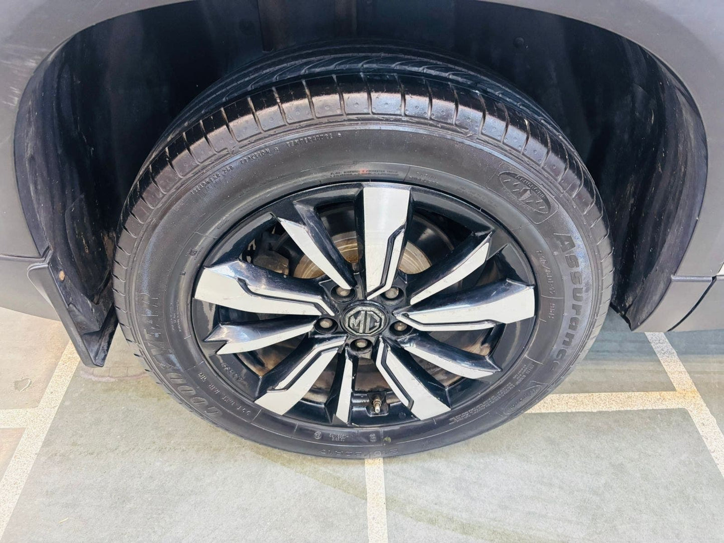 42,000 KMS MORRIS GARAGES HECTOR SHARP HYBRID MT 1.5 PETROL (2020)