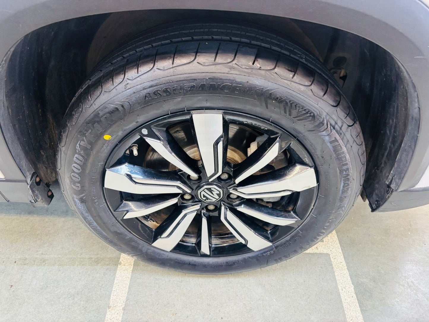 42,000 KMS MORRIS GARAGES HECTOR SHARP HYBRID MT 1.5 PETROL (2020)