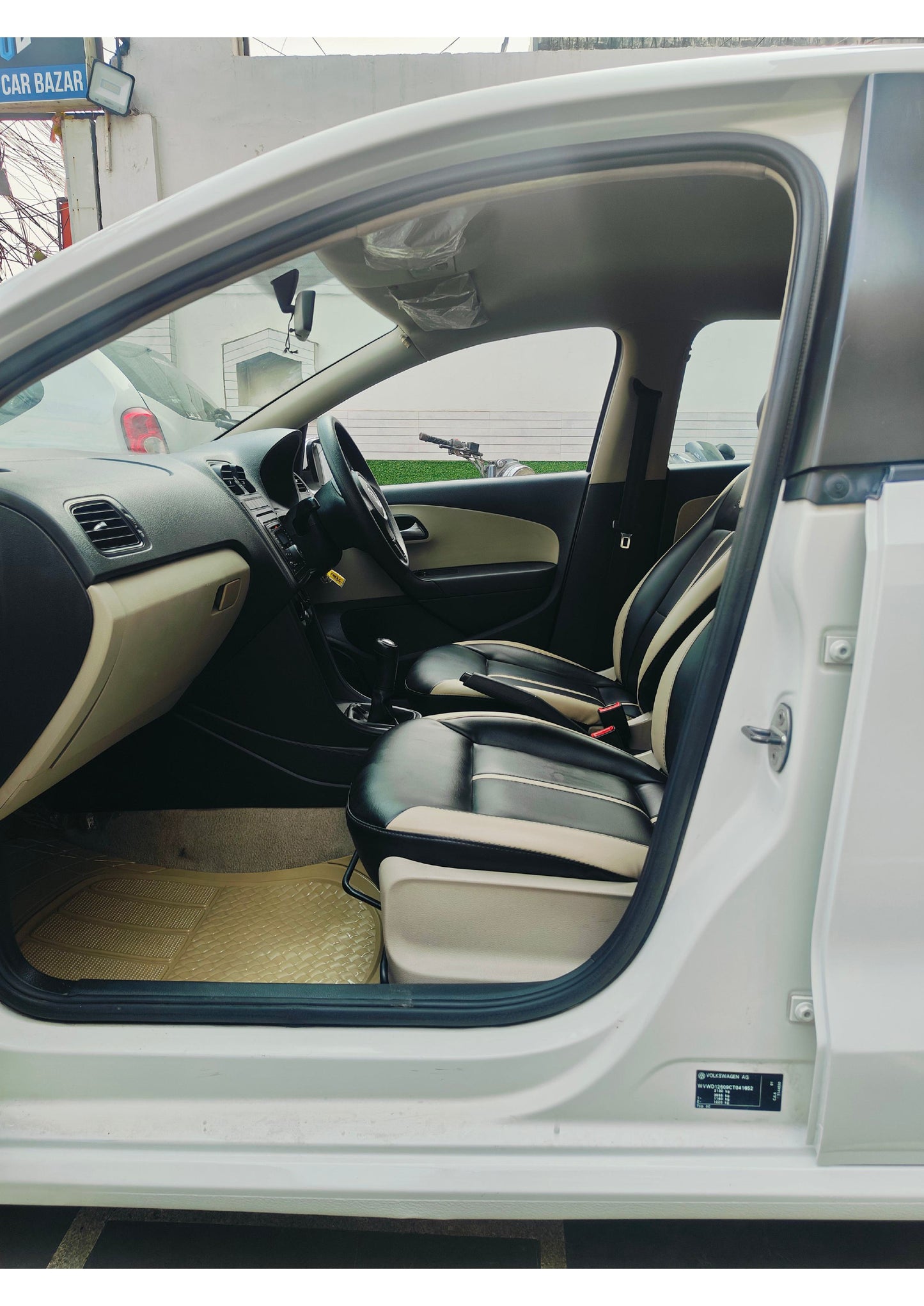 23,000 KMS VOLKSWAGEN POLO TRENDLINE 1.2 PETROL (2012)