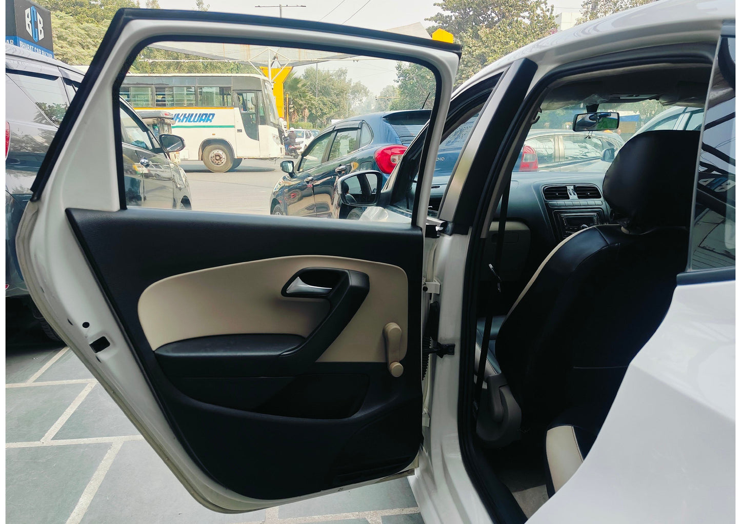 23,000 KMS VOLKSWAGEN POLO TRENDLINE 1.2 PETROL (2012)